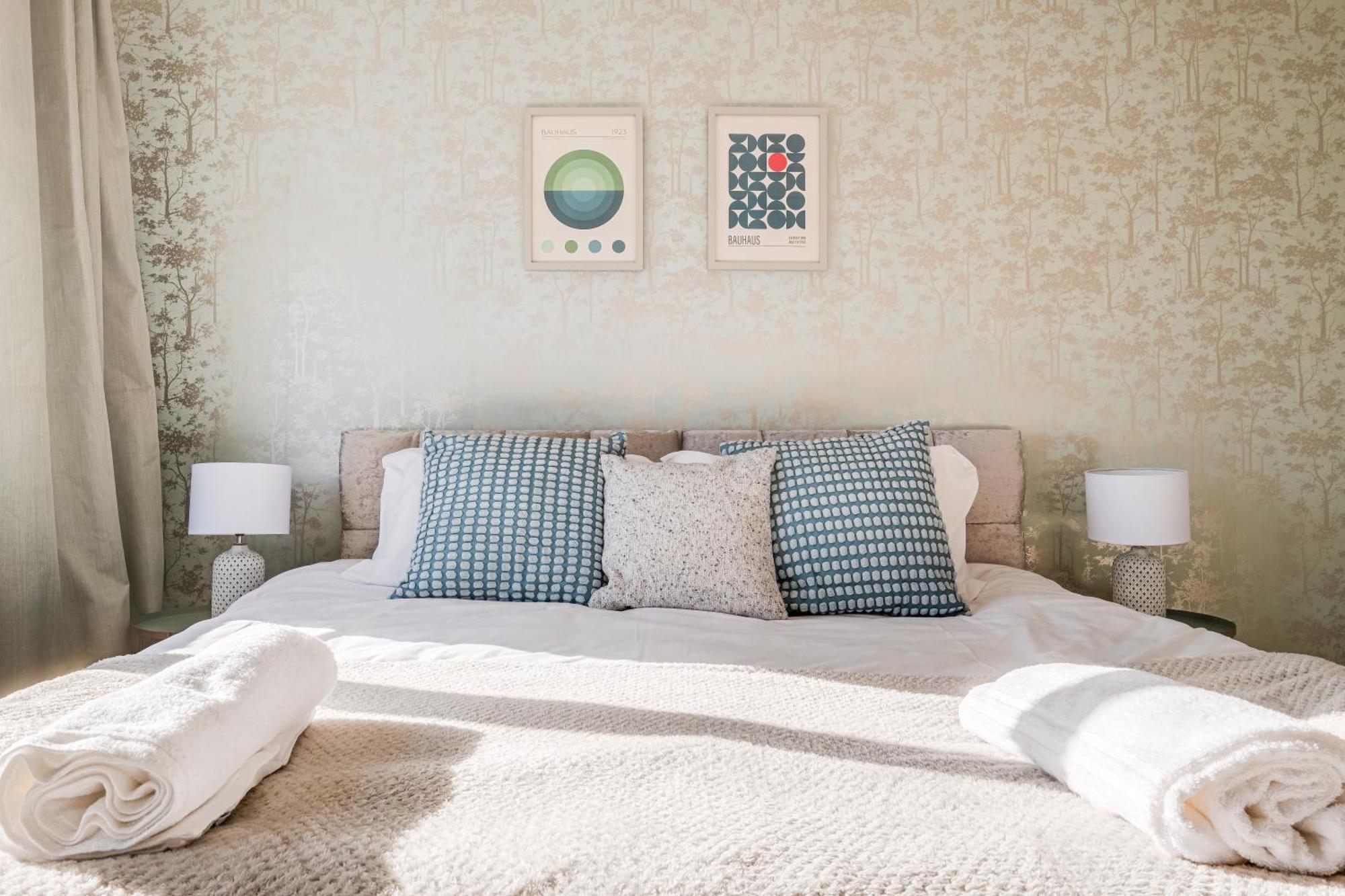 Comfy And Freshly Redecorated Home By Our Home Short Stays Close To Town Centre With Free Parking Bedford Extérieur photo