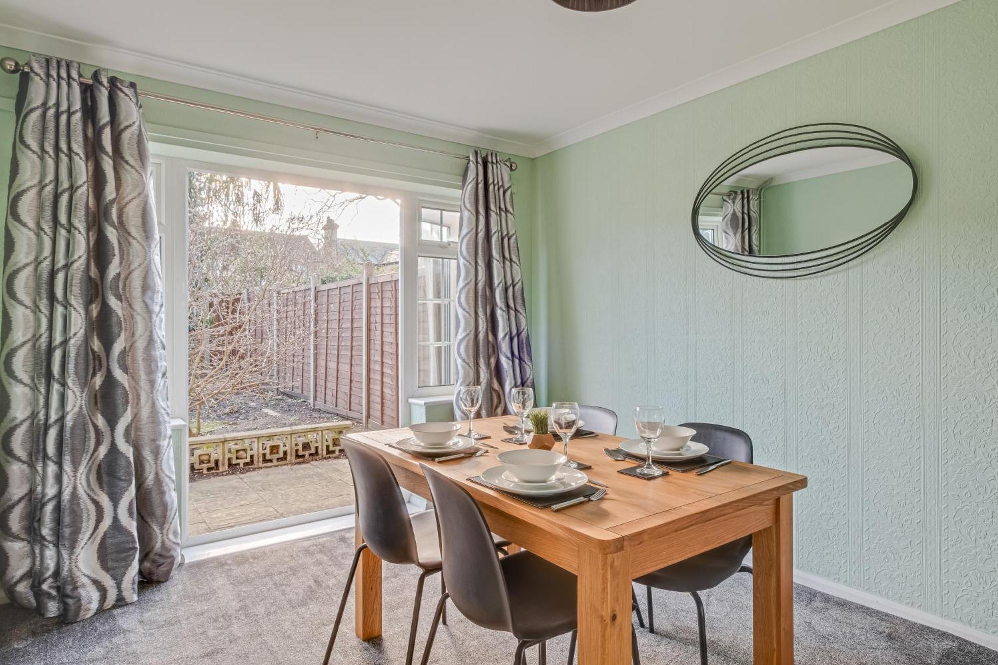 Comfy And Freshly Redecorated Home By Our Home Short Stays Close To Town Centre With Free Parking Bedford Extérieur photo