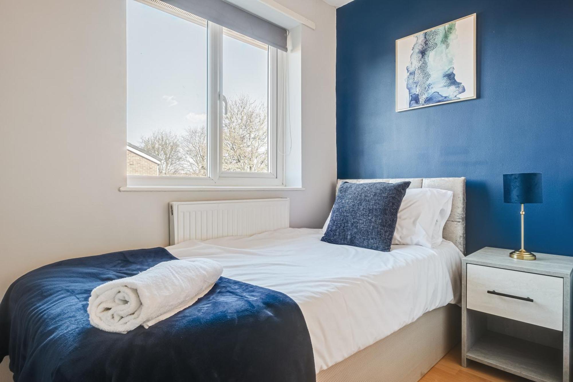 Comfy And Freshly Redecorated Home By Our Home Short Stays Close To Town Centre With Free Parking Bedford Extérieur photo